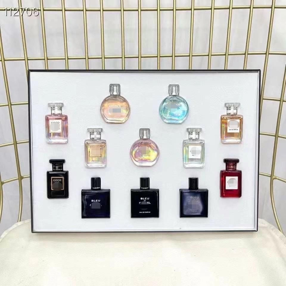 Coffret chanel composéde de 12 miniatures de parfums