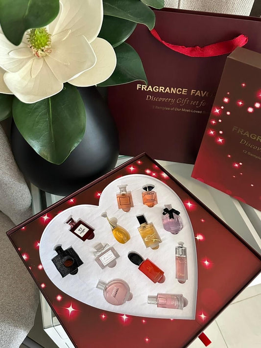 Coffret ceour composé de 12 miniatures de parfums